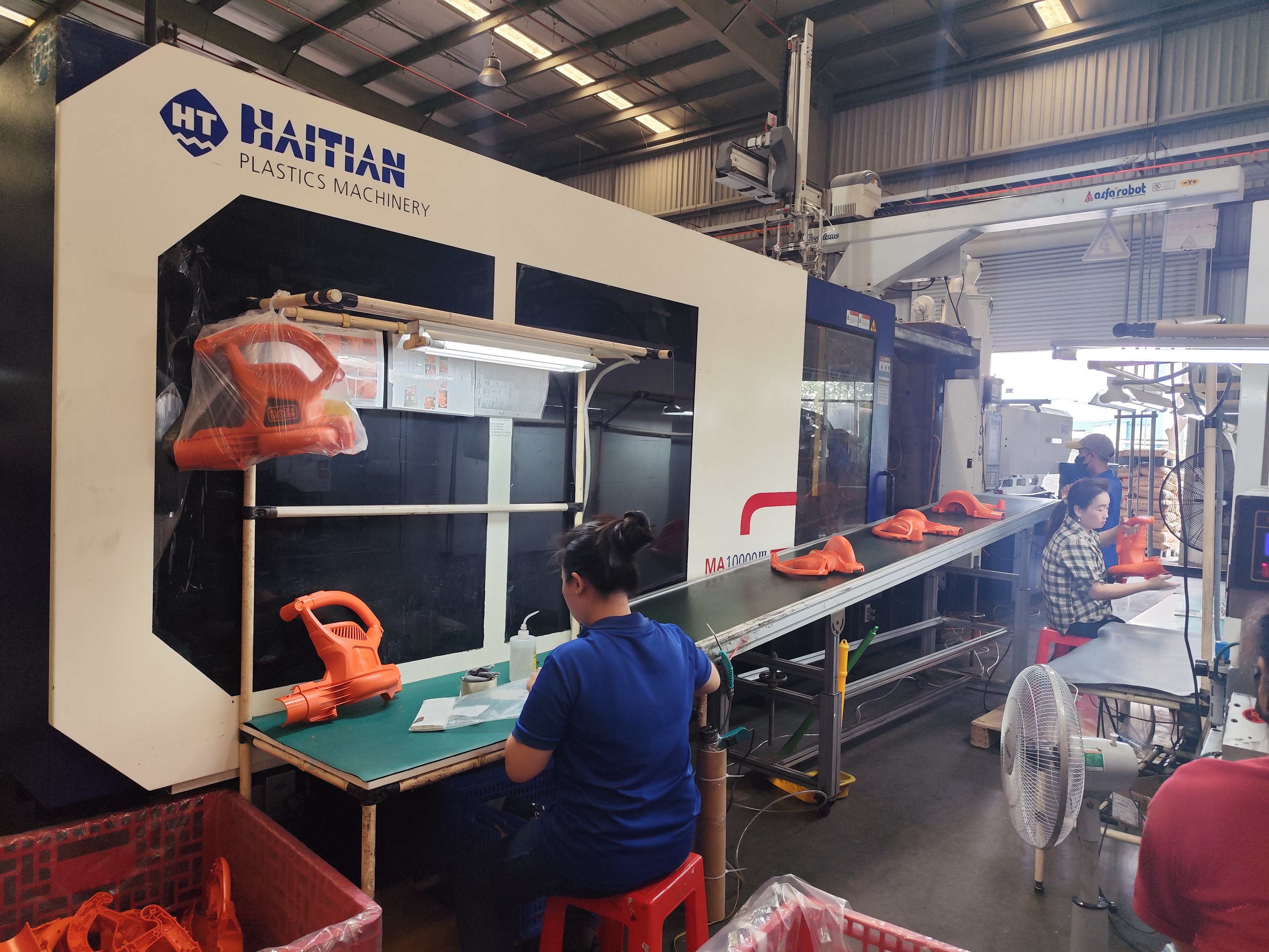 Injection machine 4